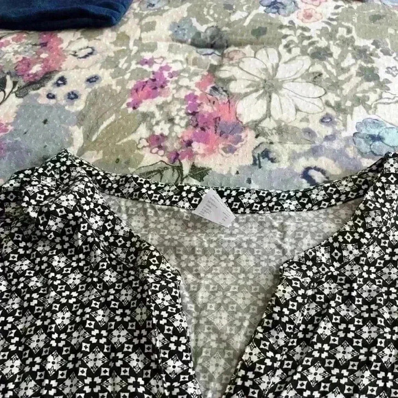 WOMEN blouse​​​​​​​​​​ Size 18​​​​​​​​​​​ - Picture 3 of 7